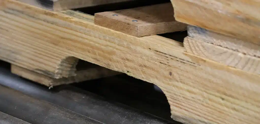 A close-up look at a single notch on a notched pallet stringer.